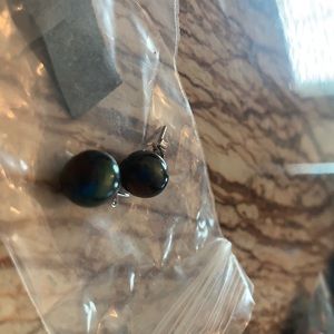 Black button Pearl earrings from Vantel